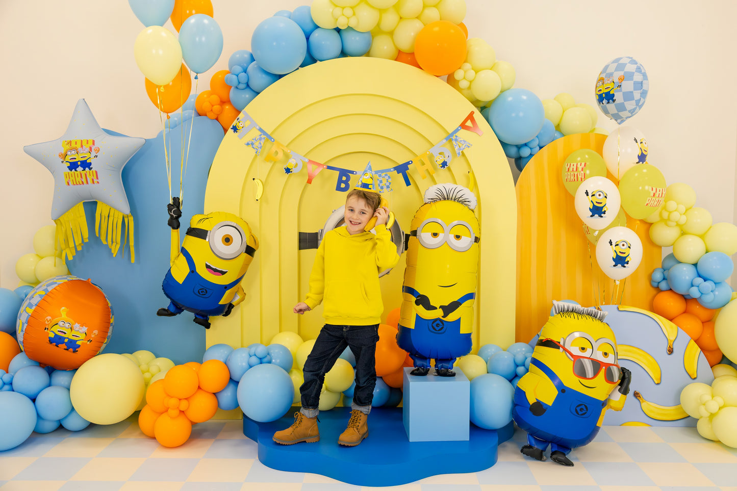 Folienballon Stern mit Quasten Minions, 72x72 cm, Mix